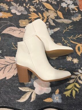 NWOT - White Stacked Heel Ankle Booties with Back Zip